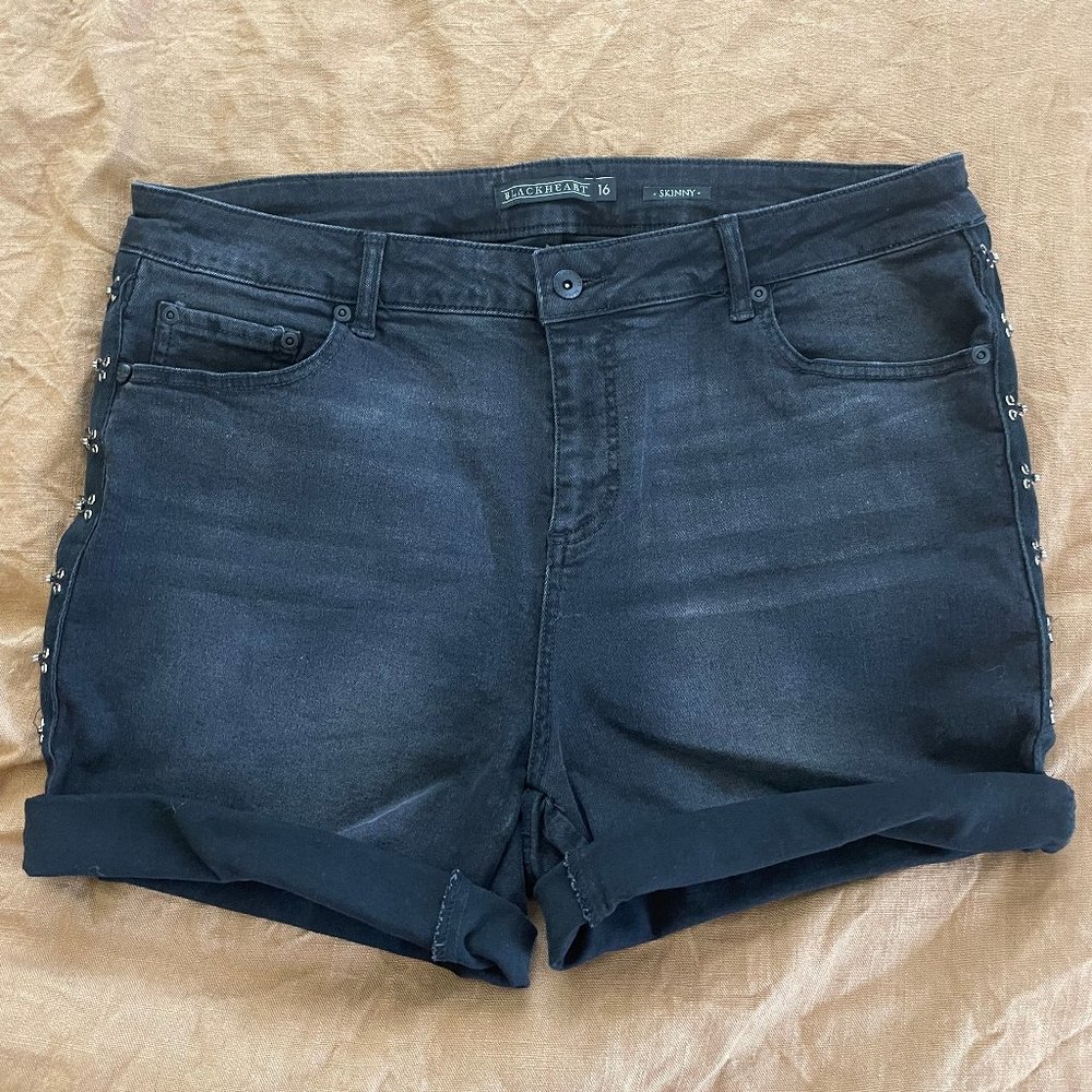 Black Heart Hot Topic Jean Shorts SIZE: 16 / XL
